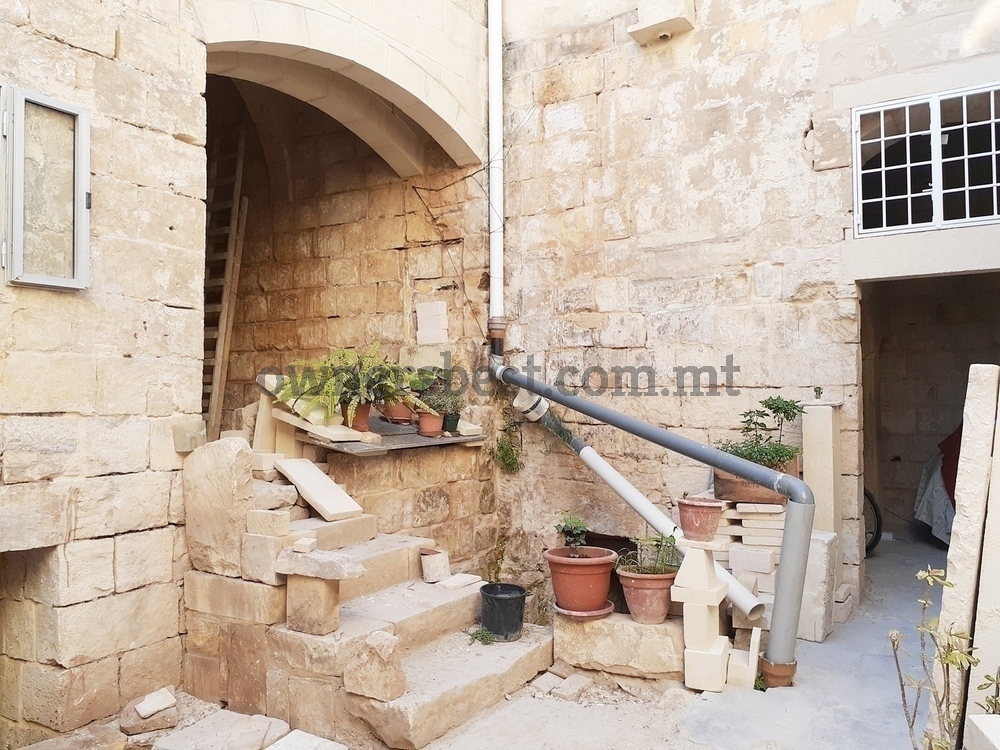 house-of-character-in-qormi
