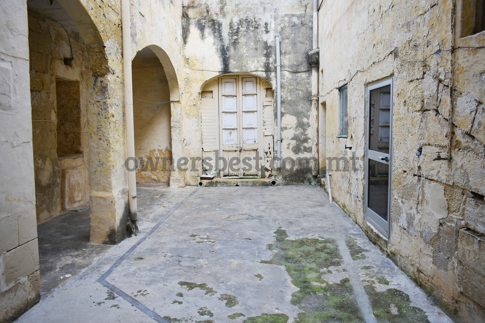 house-of-character-in-rabat