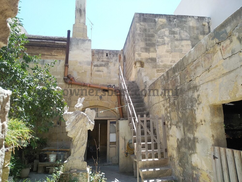 house-of-character-in-qormi