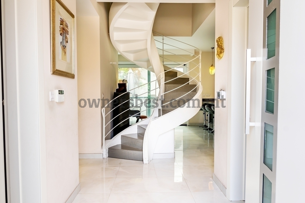 villa-in-attard