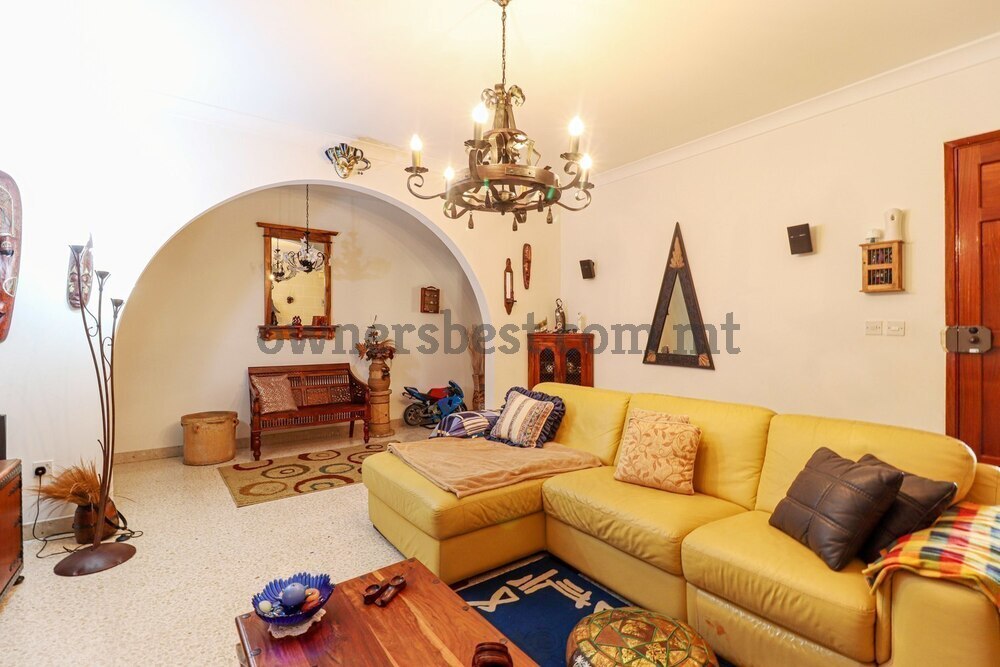 maisonette-solitary-in-marsascala