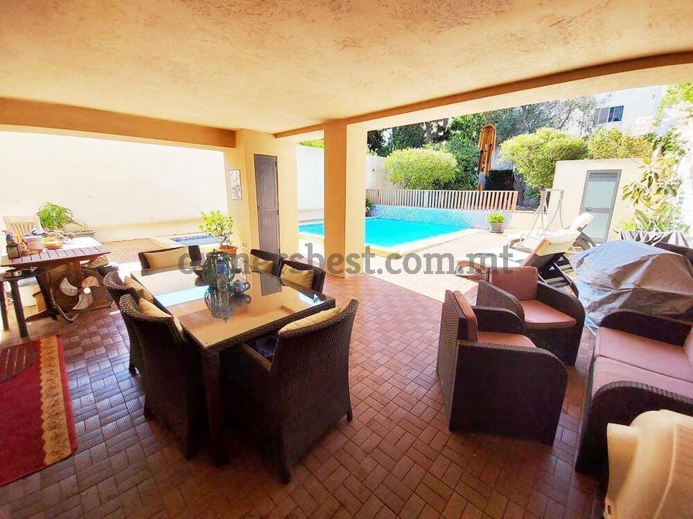 villa-in-mosta