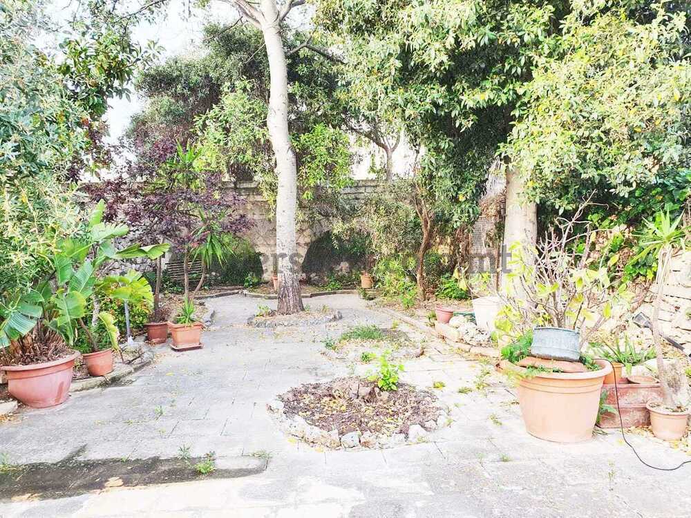 villa-in-attard