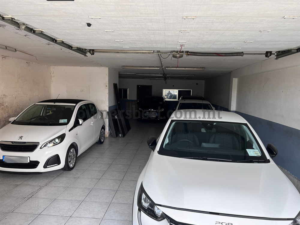 garage-in-qawra