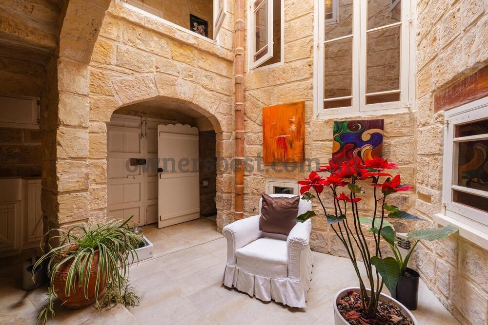 house-of-character-in-rabat