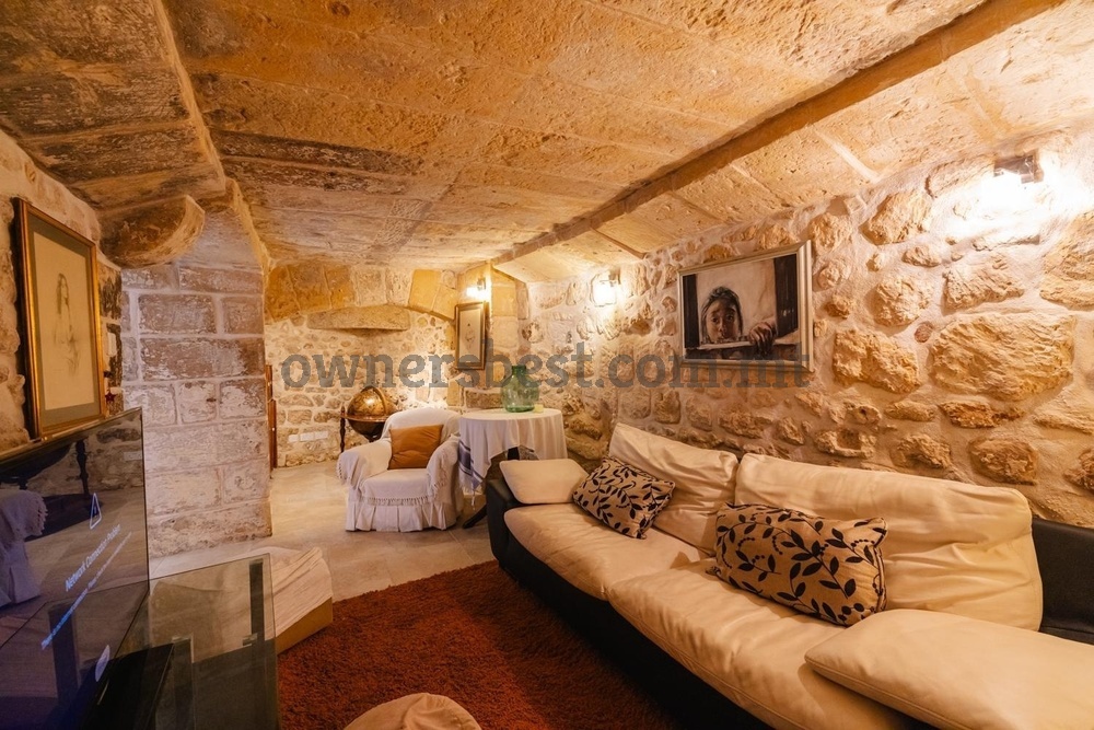 house-of-character-in-rabat