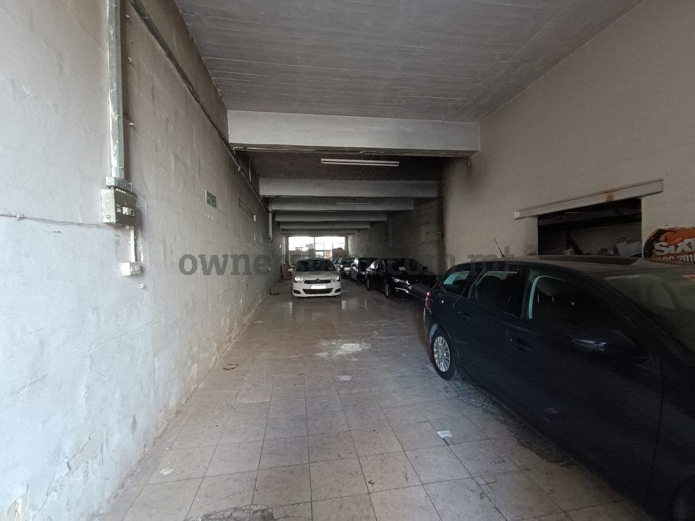 garage-street-level-in-qormi