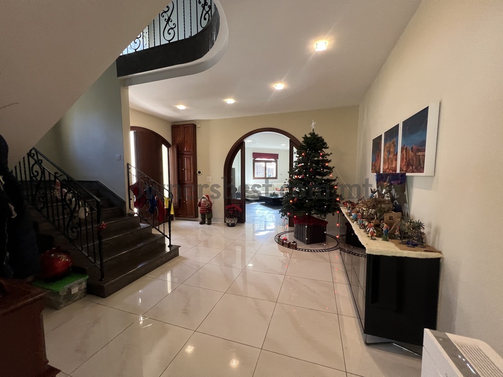 villa-in-attard