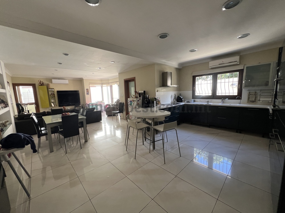 villa-in-attard