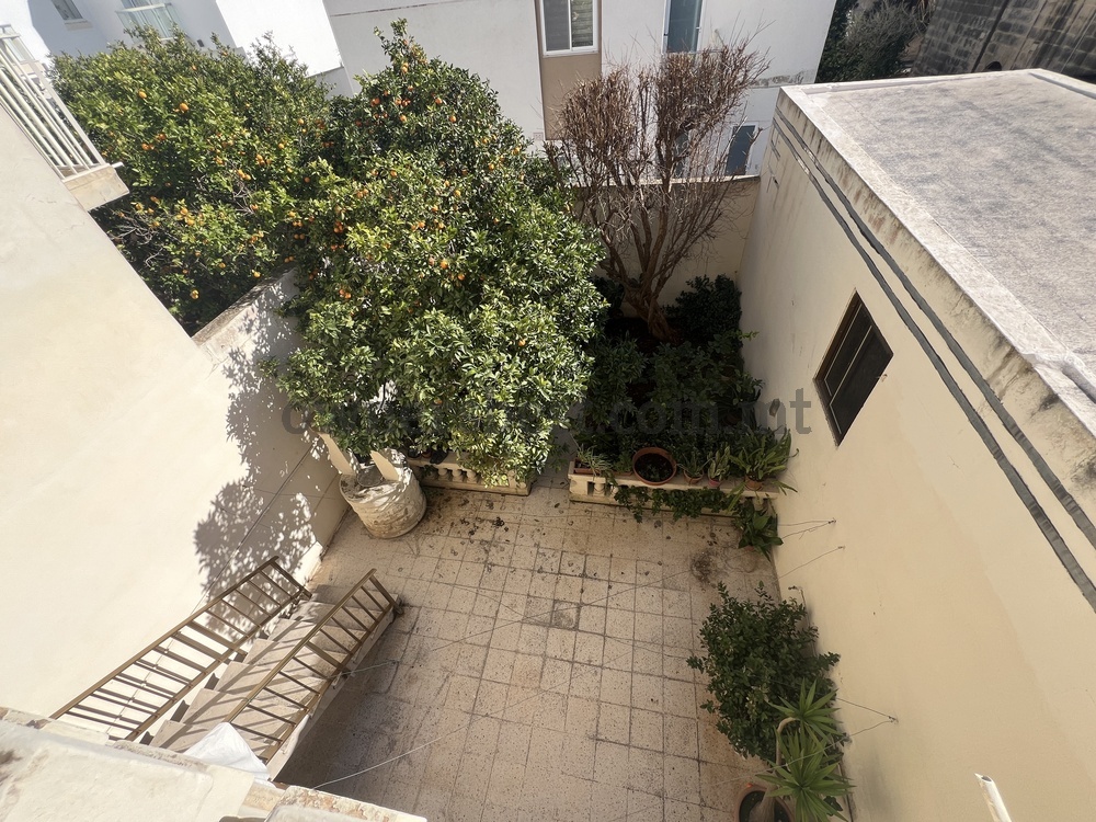 villa-in-attard