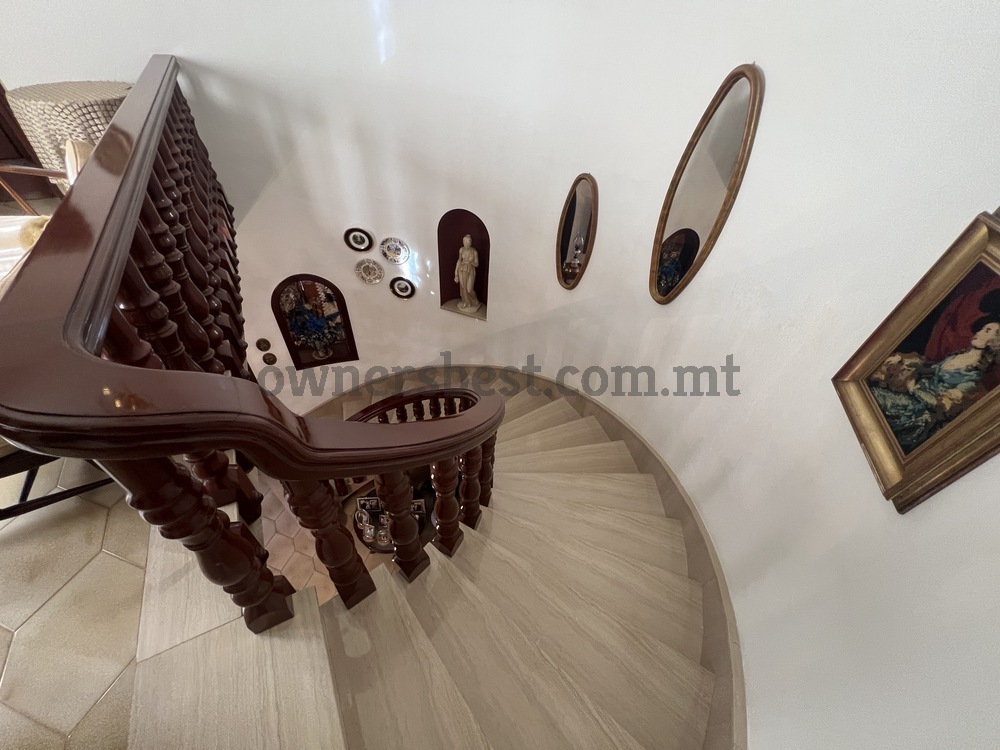 villa-in-attard