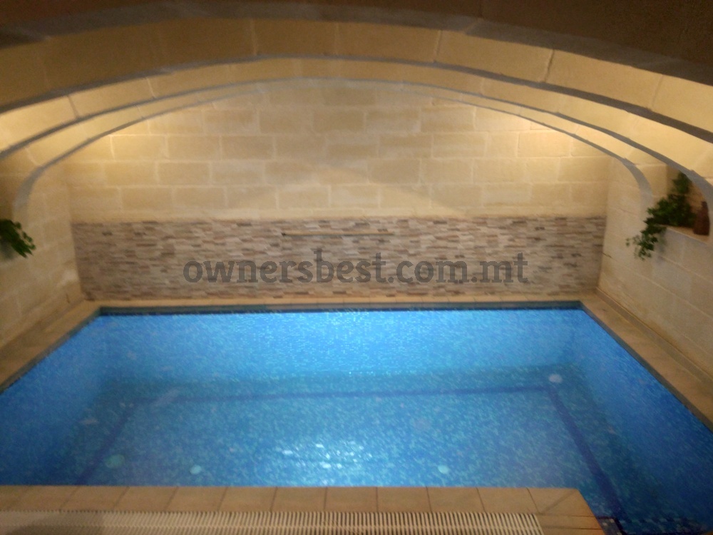 house-of-character-in-mosta