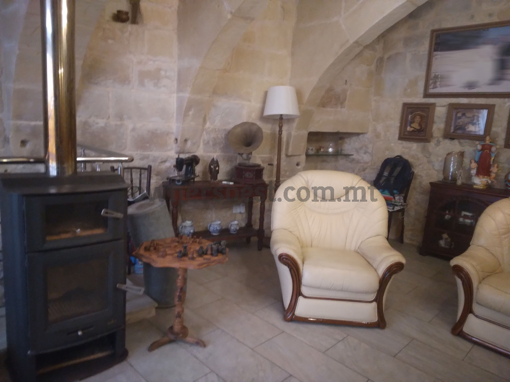 house-of-character-in-mosta