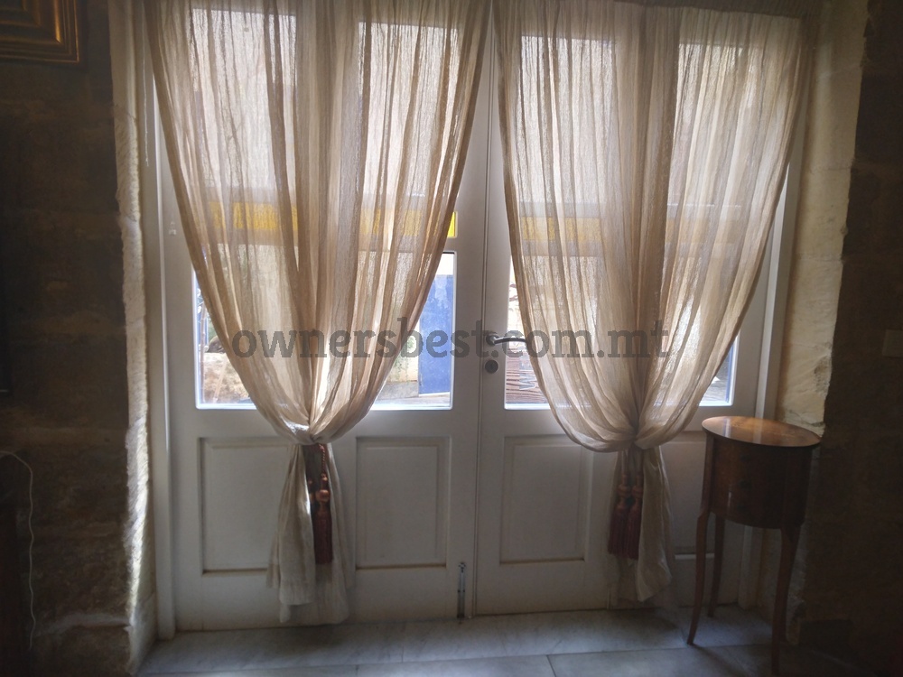 house-of-character-in-mosta