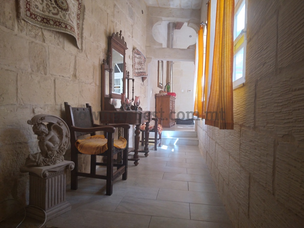 house-of-character-in-mosta