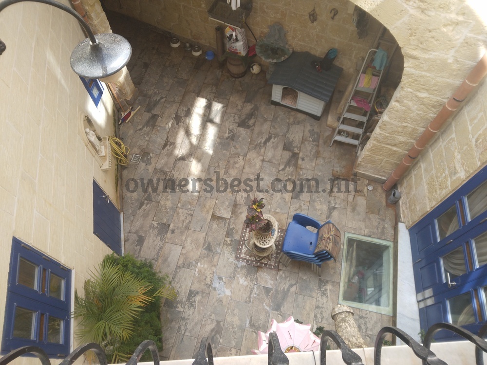 house-of-character-in-mosta