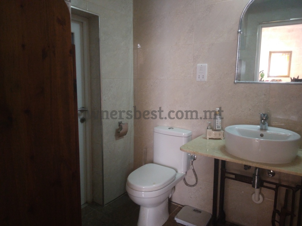 house-of-character-in-mosta