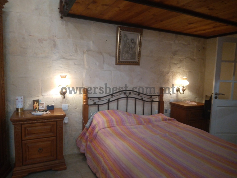house-of-character-in-mosta