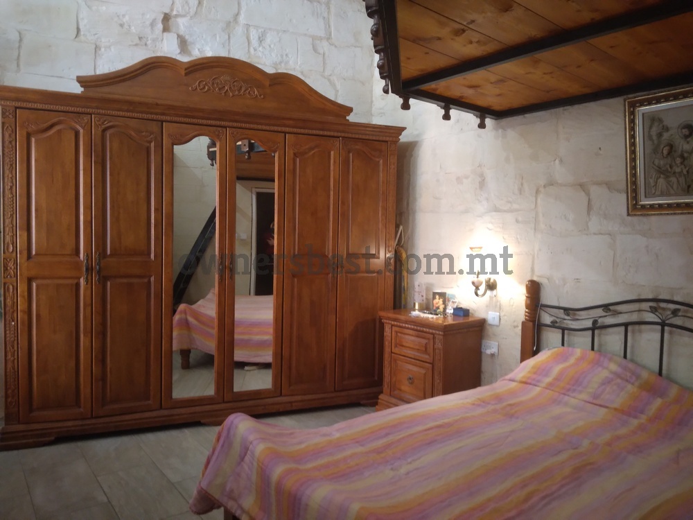 house-of-character-in-mosta