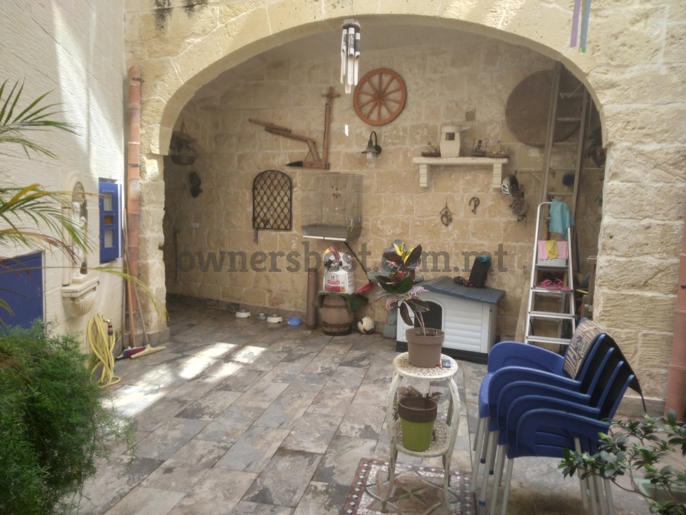 house-of-character-in-mosta
