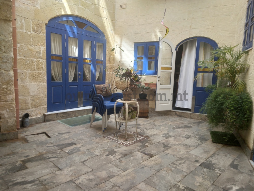 house-of-character-in-mosta