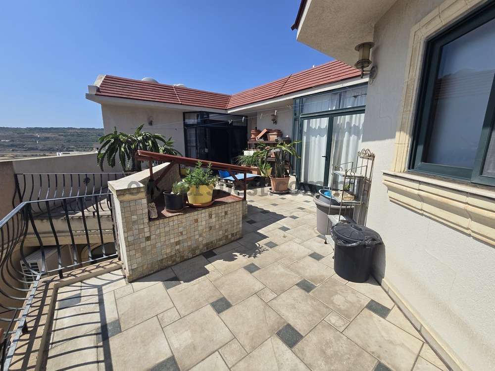 penthouse-in-zebbiegh