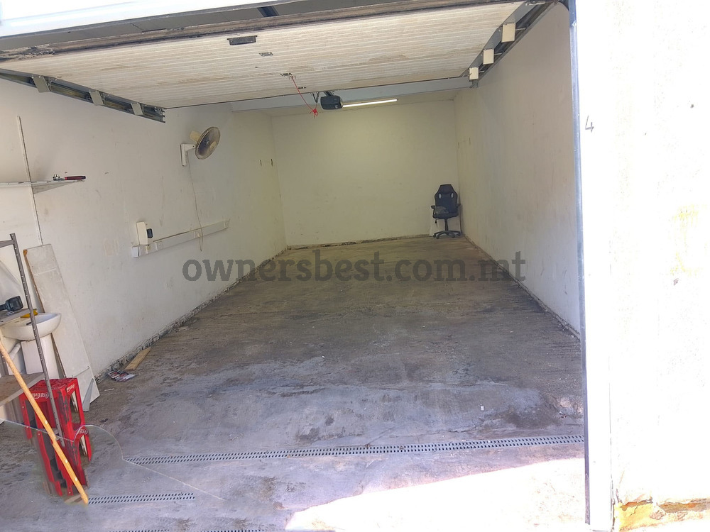 garage-street-level-in-st-venera
