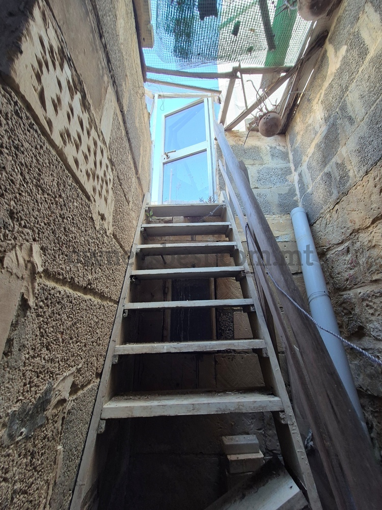 maisonette-solitary-in-birkirkara