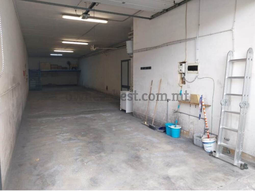 garage-street-level-in-st-venera