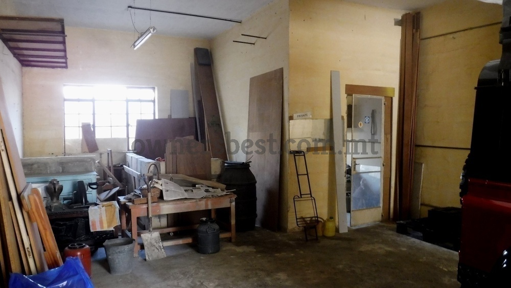 garage-street-level-in-birkirkara
