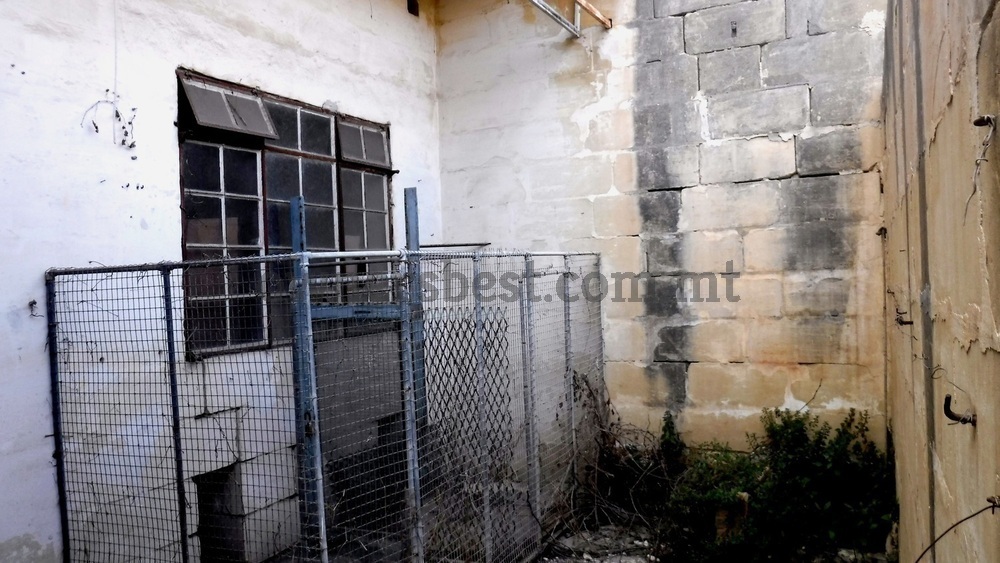 garage-street-level-in-birkirkara